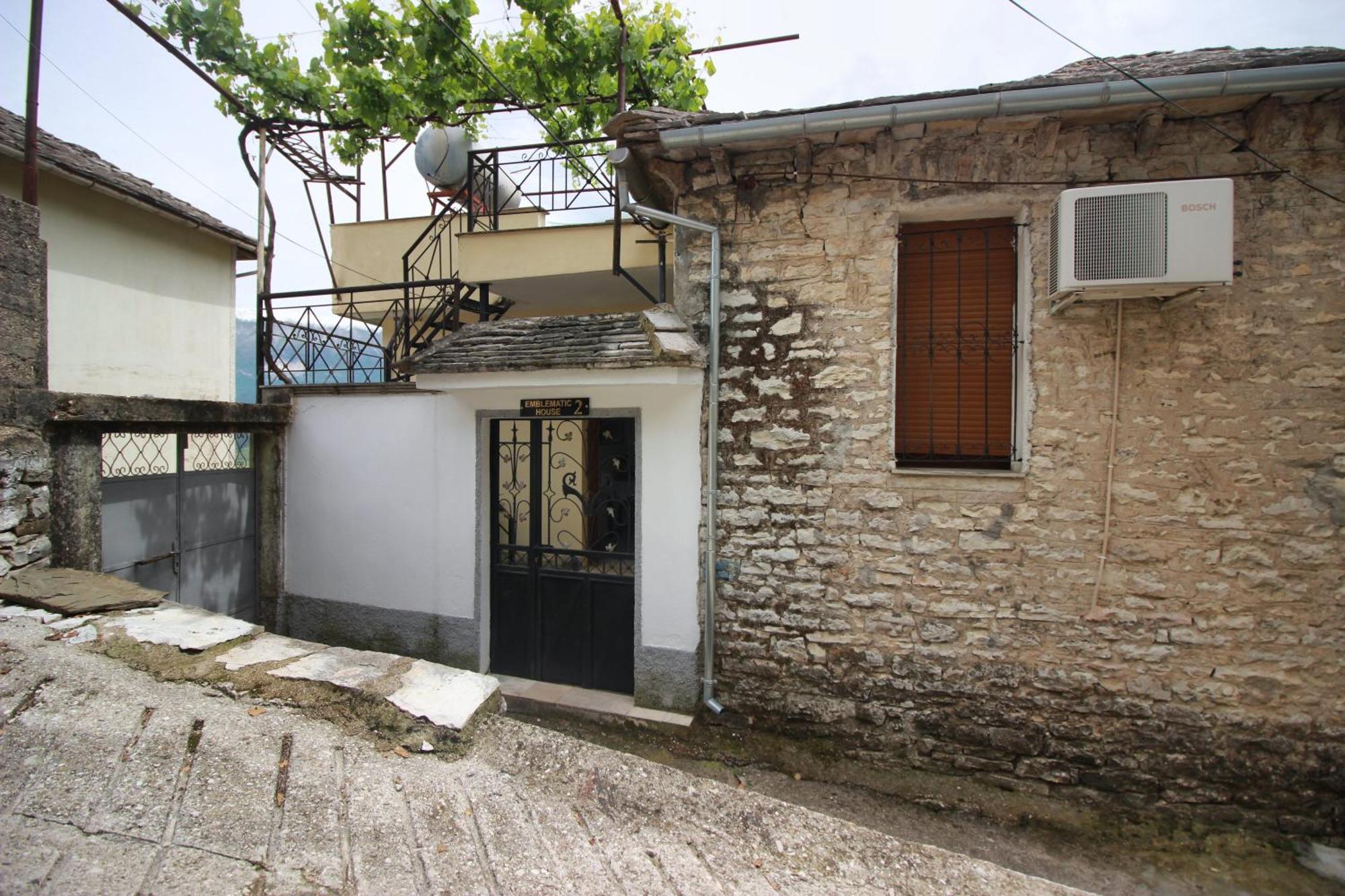 Emblematic House Apartment 2 Gjirokastër Eksteriør bilde