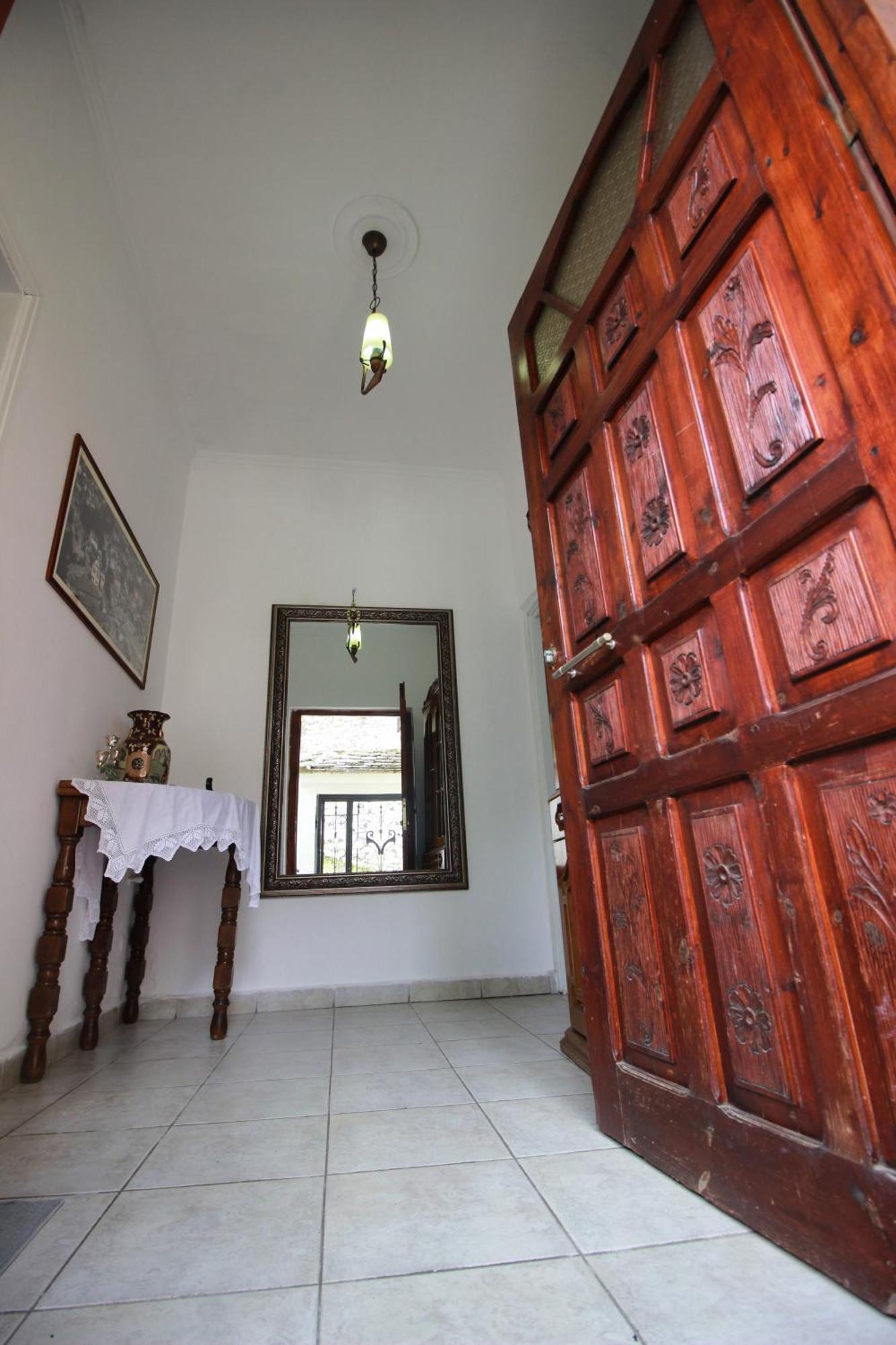 Emblematic House Apartment 2 Gjirokastër Eksteriør bilde