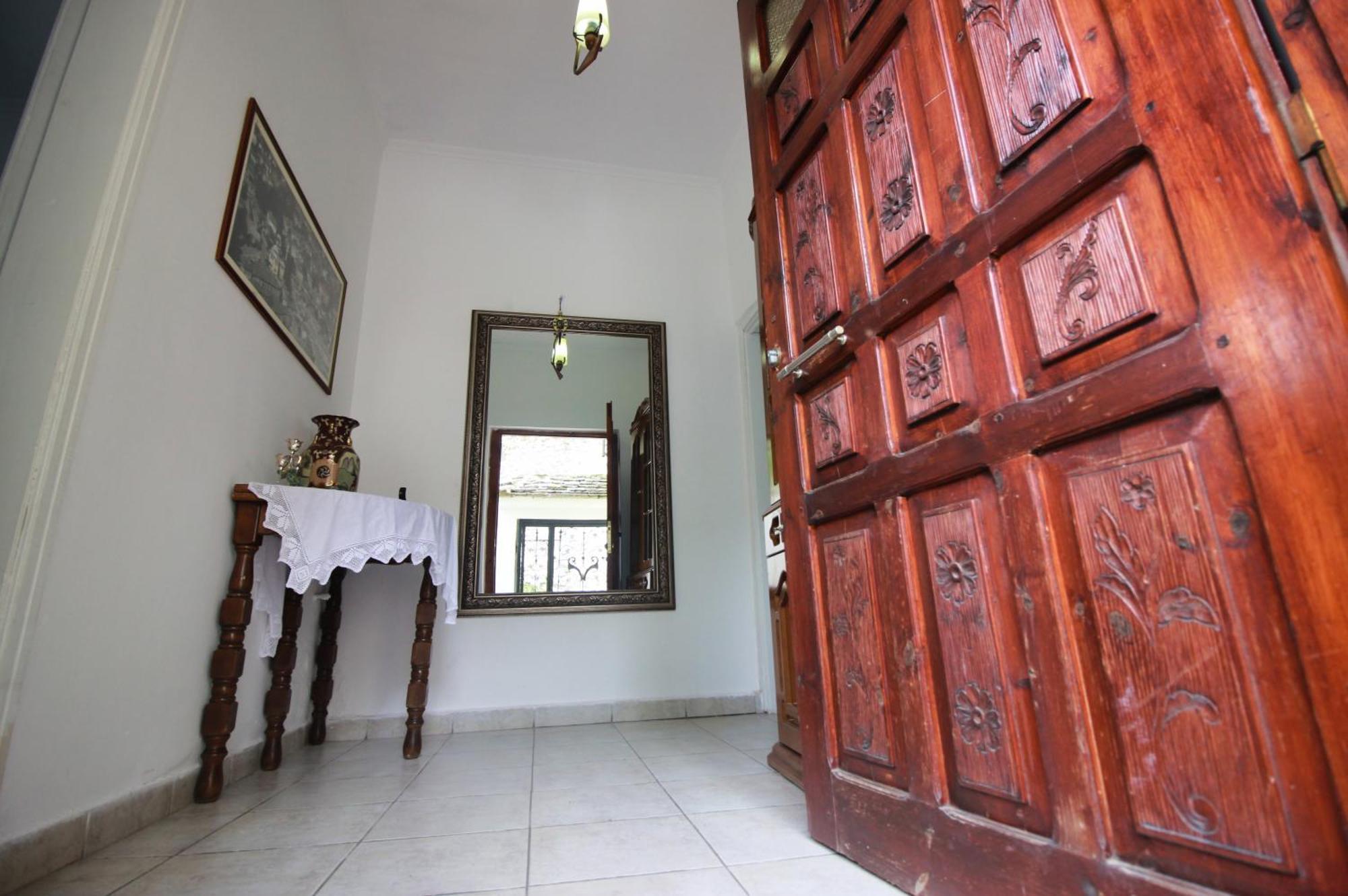 Emblematic House Apartment 2 Gjirokastër Eksteriør bilde