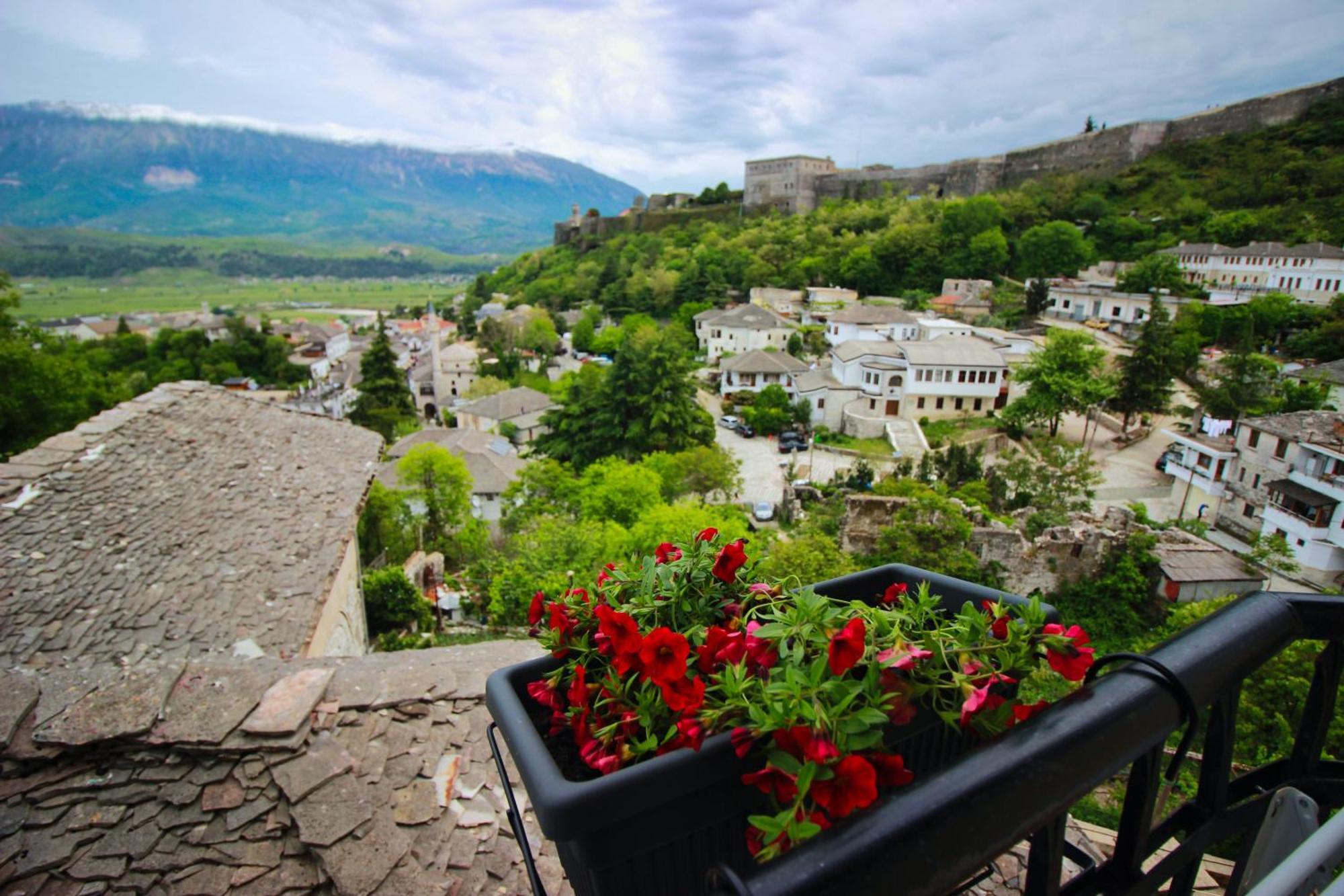 Emblematic House Apartment 2 Gjirokastër Eksteriør bilde