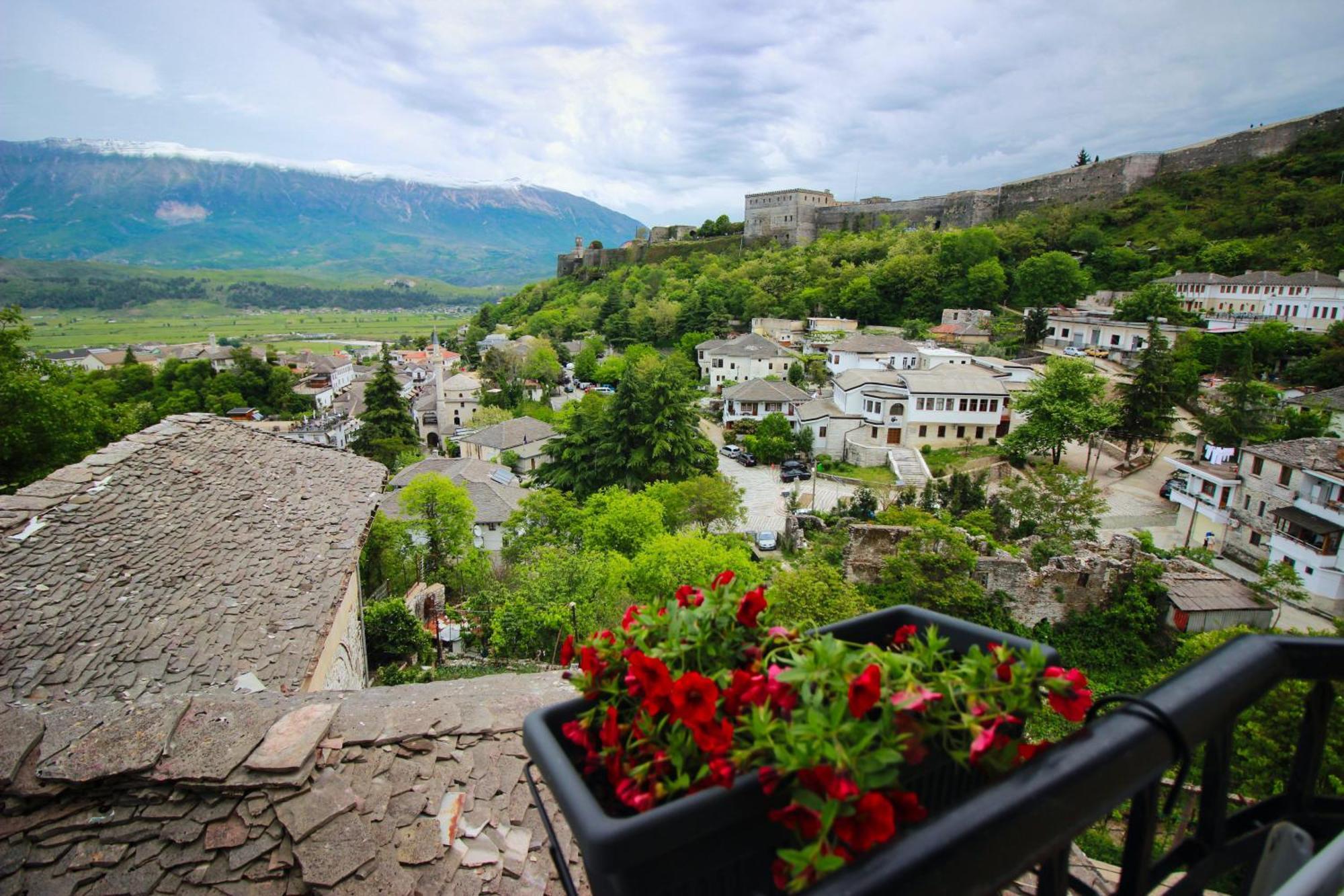 Emblematic House Apartment 2 Gjirokastër Eksteriør bilde